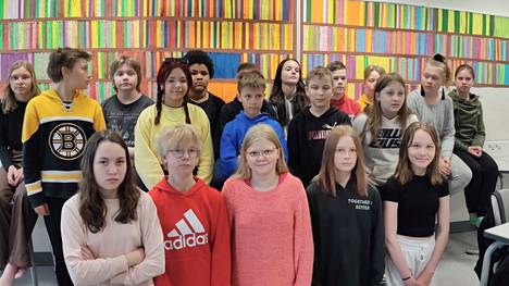 Keuruun alakoulun 6B-luokka sai päätökseen suururakkansa ja luki tuhat kirjaa opettajansa Hannele Helinin kannustamana. Lukuhaaste aloitettiin neljännen luokan syksyllä 2019.