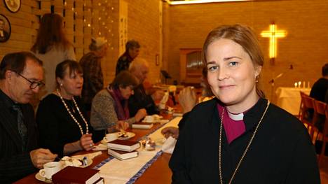 Piispa Mari Leppänen uskoo, että Kankaanpään seurakunnan kaltaisessa isommassa yksikössä vapautuu aikaa hallinnolta ihmisten kohtaamiselle. Erityisesti perhetyölle on nyt kysyntää.