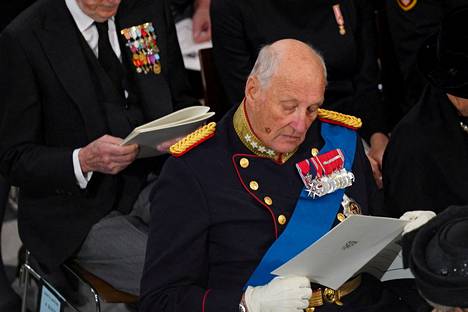 Norjan kuningas Harald kuvattiin kuningatar Elisabetin hautajaisissa syyskuussa 2022.