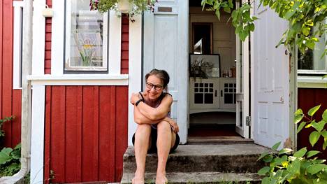 Ulla-Maija Lilja asuu Kirkkonummella, mutta hän viettää paljon aikaa kakkoskodissaan Kokemäellä. Talo on hänen syntymäkotinsa ja myös mummulansa. Hän poikkesi mummulaan syömään lettuja aina koulupäivän jälkeen. 