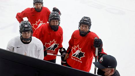 Kanadan pelaajia harjoituksissa joulukuussa, kun joukkue kohtasi Yhdysvallat kahdesti.