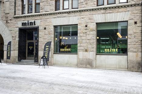 Cafe Mint toimii Kauppakatu 4:ssä, vaikka ikkunoissa lukee vain ravintola.