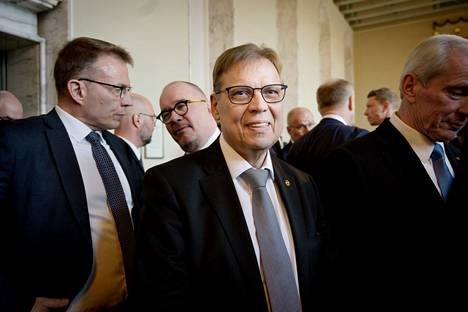 Lauri Lyly osallistui valtiopäivien avajaisiin Helsingissä 13. huhtikuuta. Uusi työ eduskunnassa on johtanut pohdintaan siitä, riittääkö aika kaikkiin luottamustehtäviin.