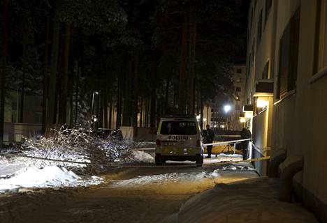 Poliisi on käyttänyt hälytystehtävän yhteydessä ampuma-asetta Oulun Kaukovainiolla myöhään lauantai-iltana. Poliisi antoi henkilölle paikan päällä ensiapua ja sairaankuljetuksen yksikkö vei tämän Oulun yliopistolliseen sairaalaan hoidettavaksi 5. joulukuuta 2021.