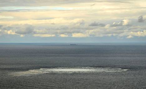 Tanskan puolustusvoimat kuvasi Nord Stream -putkien kaasuvuodon 29. syyskuuta.
