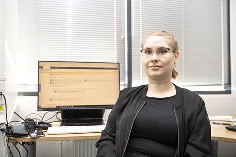 Emma Suokas opiskelee Tampereen yliopistossa filosofiaa ja mediatutkimusta ja auttaa muita opiskelijoita Sisu-neuvojana keskustakampuksen Linna-rakennuksen 6. kerroksessa. Sisun kanssa auttavia opintoneuvojia on Tampereen yliopiston eri tiedekunnista noin 15 henkeä.