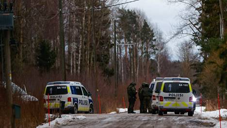 Poliisi tiedotti sunnuntaina Twitterissä kello kahden jälkeen iltapäivällä, että yksi henkilö oli otettu kiinni Porissa käynnissä olleessa operaatiossa.