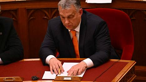 Unkarin pääministeri Viktor Orbán oli mukana parlamentin kokouksessa, jossa maanantaina äänestettiin Suomen Nato-jäsenyyden ratifioinnista.