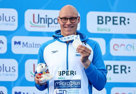 Matti Mattsson voitti EM-kisoissa 200 metrin rintauinnin hopeaa.