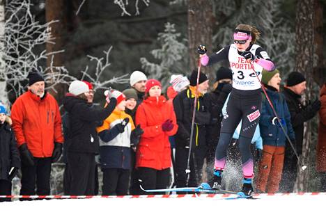 Johanna Matintalo hiihtää sprintin MM-kisoissa.