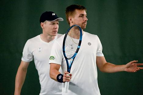 Wimbledonin nelinpeliturnaukseen valmistautuvat Harri Heliövaara (vas.) ja Lloyd Glasspool kuvattiin viime joulukuussa Helsingissä. 