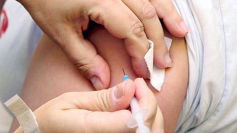 Lapsilla ja nuorilla vakava koronatauti on hyvin harvinainen ja kahden rokoteannoksen teho on säilynyt hyvänä vakavia tautimuotoja vastaan.