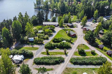 Nokian Viinikanniemessä Pyhäjärven ympäröimänä on tähän asti toiminut leirintäalue. Alue muuttuu asuinalueeksi, ja sinne rakennetaan omakotitaloja sekä yksi rivitalo. Osalle omakotitaloista tulee oma ranta.