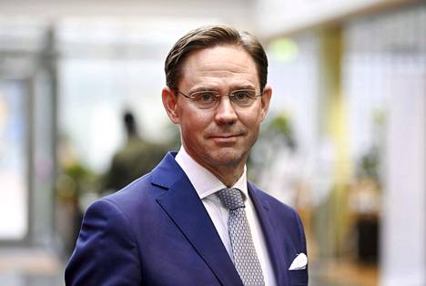 Sitran yliasiamies, entinen pääministeri ja EU-komissaari Jyrki Katainen jättää Sitran ja  siirtyy kesällä yksityiseen yritykseen osakkaaksi. Katainen kuvattiin Helsingissä 7. lokakuuta 2021.