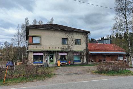 Orivedellä sijaitsevan vanhan kaupan seinässä lukee vielä entisen kauppiaan nimi, Arvo Saarela. Kauppa lopetettiin yli 10 vuotta sitten, ja nyt vanha talo on myynnissä.