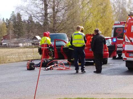 Kaksi autoa kolaroi Mäntässä perjantaina.