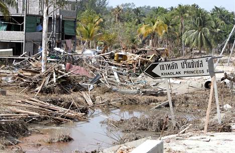 Tapaninpäivänä 2004 Kaakkois-Aasian tsunami vei yli 230 000 ihmistä. Tsunami osui muun muassa Thaimaahan.