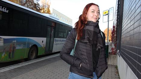 Röntgenhoitajaksi opiskeleva valkeakoskelaislähtöinen Henna Salokangas käyttää bussia päivittäin. Opiskelijalle Nyssellä liikkuminen on niin edullista, ettei omaa autoa kannata hankkia.
