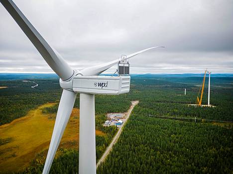 Nuolivaaran tuulipuistoon Kemijärven ja Sallan alueelle pystytettiin tänä syksynä 5,7 megawatin voimaloita. Säkylän Korpilevonmäelle on kaavailtu suurempia, noin 7 megawatin tuulivoimaloita.
