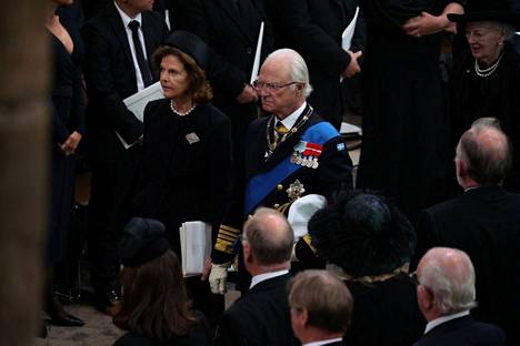 Pohjoismaisia kuningashuoneita hautajaisseremoniassa edusti muun muassa Ruotsin kuningas Kaarle XVI Kustaa ja kuningatar Silvia.
