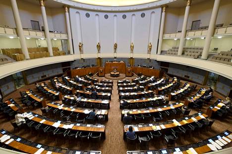 Eduskunnan täysistunnossa äänestetään sote-uudistuksen hyväksymisestä keskiviikkona iltapäivällä. Kuva istuntosalista marraskuulta. 