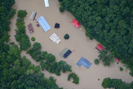 Tulva-aluetta kuvattuna armeijan lentokoneesta itäisessä Kentuckyssa lauantaina 27. heinäkuuta 2022. 
