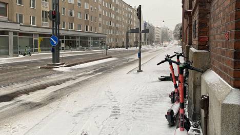 Tiistai on Tampereella luminen ja talvinen. Aamukuuden aikaan lunta oli hieman maassa. Enemmän lunta on ennusteen mukaan tulossa kuitenkin Pirkanmaan ulkopuolelle. 
