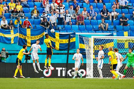 Ruotsi pelasi Pietarissa kaksi EM-jalkapallo-ottelua. Pietariin matkusti arviolta 1 500 ruotsalaista jalkapallofania. Viime viikon perjantaina fanit kannustivat Pietarissa Ruotsin voittoon Slovakiasta.