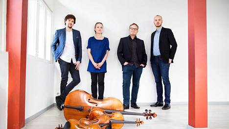 Kamus-kvartetti soittaa kesällä Kangasalla. Yhtyeeseen kuuluvat Jukka Untamala (vas.), Terhi Paldanius, Petja Kainulainen ja Jussi Tuhkanen.