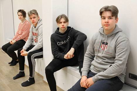 Leevi Lindgren, Miiro Tähkänen Elmeri Luoma ja Joa Silvennoinen ovat nuorisoneuvoston jäseniä.
