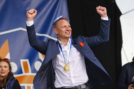 Jussi Tapola jätti Tapparan päävalmentajuuden mestarina.