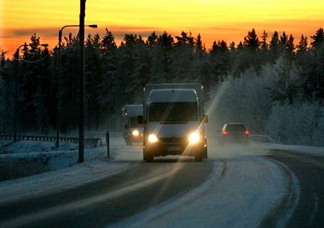 Väylävirasto ja ely-keskukset ovat varautuneet siihen, että maantievalaistustakin joudutaan sammuttamaan osittain talven aikana.