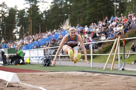Kotiyleisönsä edessä keskiviikkona kilpaillut Kristiina Mäkelä voitti Tähtien kisat tuloksella 14,12. Kuva viime vuoden Tähtien kisoista.