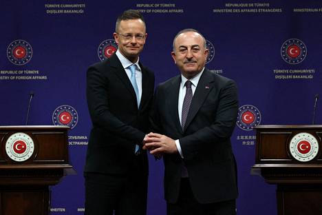 Unkarin ulkoministeri Péter Szijjártó ja Turkin ulkoministeri Mevlüt Çavuşoğlu tapasivat Ankarassa 27. helmikuuta. Maat ovat yksimielisiä siitä, että Ukrainan ja Venäjän tulisi heti palata neuvottelupöytään sodan lopettamiseksi Ukrainassa.
