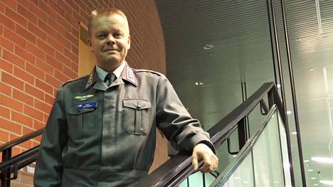 Timo Saarinen on saanut urallaan 25 työmääräystä ja asunut yhdeksällä  paikkakunnalla – Kenraalin elämä voi olla yhtä muuttoa - Hyvä elämä -  Aamulehti