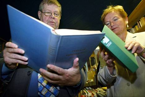 Vuonna 2002 Vammalan vanhan kirjallisuuden päivillä nähtiin Arto Paasilinna ja Hannele Pokka. 
