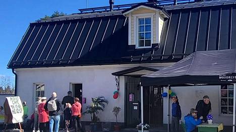 Tänä vappuna kolmatta kertaa avoinna oleva Pop-up Cafe Lamminpää toimii vanhassa tehdasrakennuksessa Tampereen Lamminpäässä vappupäivänä kello 17 asti. 