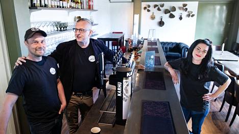 Matti Vuorenheimo, Jussi Huhtala ja Jenna Vuorenheimo muodostavat BarLastin yrittäjäkolmikon. Ravintolan virallisia avajaisia vietetään 10. kesäkuuta, mutta ovet aukeavat jo torstaina 1. kesäkuuta.