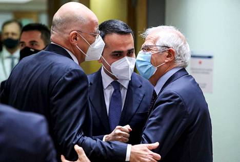 Muun muassa Kreikan ulkoministeri Nikos Dendias, Italian ulkoministeri Luigi Di Maio ja EU:n ulkosuhteista vastaava Josep Borrell osallistuivat kokoukseen paikan päällä Brysselissä ja keskustelivat ulkoministerien tapaamisessa Venäjä-pakotteista.