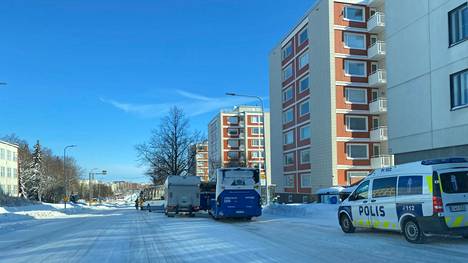 Kaksi linja-autoa kolaroi keskiviikkona Hatanpään valtatiellä Tampereella. Tältä paikalla näytti noin kello 9.30 aikaan. Paikalla oli yksiköt pelastuslaitokselta ja poliisista. 