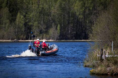 Isojärven järvipelastusyhdistys auttoi pelastuslaitosta Ison Riihisaaren saunapalon sammutuksessa. Kuvituskuva.