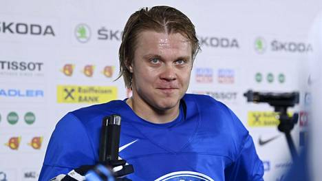 Mikael Granlund otti tuntumaa jäähän lauantaipäivänä Nokia-areenan harjoitushallissa.