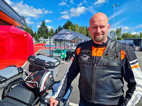 Sastamalalainen Antti-Jussi Virtanen kertoo vähentäneensä moottoripyöräilyä polttoaineen hinnan noustua.