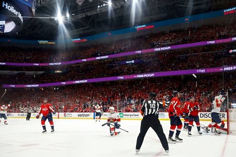 Florida Panthers onnistui tasoittamaan pudotuspelien ottelusarjansa Washington Capitalsia vastaan jääkiekon NHL:ssä.