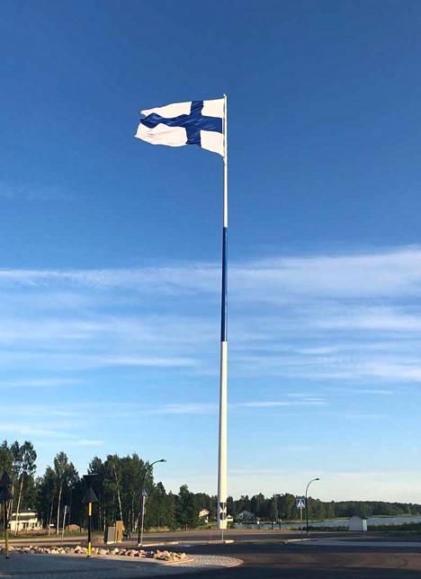 Hamina: Maailman suurin Suomen lippu vaurioitui - Uutiset - Aamulehti