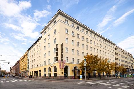 Wivi Lönnin ja Aili-Salli Ahteen NNKY:n toimitalo (1928, nyk. Hotelli Helka) oli Lönnin uran loppuvaiheen töitä. Lönnin ja hänen kumppaninsa Hanna Parviaisen asunto sijaitsi talon kolmannessa kerroksessa. 