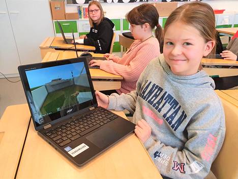 Sorrilan koululaiset ideoivat viime talvena tulevaa eteläistä yhtenäiskoulua Minecraft: education Edition -pelin avulla. Elli Ryynänen esitteli omaa näkemystään cromebookista.