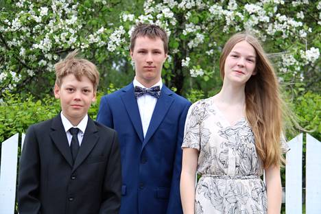 Yhteiskoulun oppilaat Verneri Peltomäki, Eelis Holma ja Siiri Ojamo osoittivat taitonsa kevään kilpailuissa.