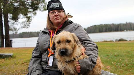 Lola on Karva-Kaveri – eläinavusteinen vapaaehtoistoiminta ilahduttaa  vauvasta vaariin - Elämänmeno - KMV-lehti