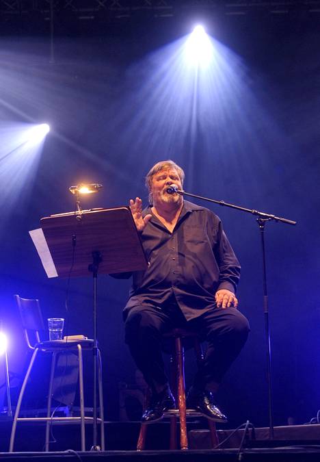 Vesa-Matti Loiri esiintyi 2000-luvulla myös suurilla festivaaleilla. Kuvassa Loiri Provinssirockissa vuonna 2009.